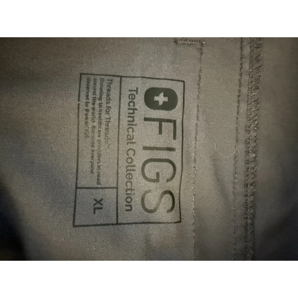 Figs Scrubs Dark GRAY 2 Piece Set: Men's Shirt Size Large & Pants Size XL
